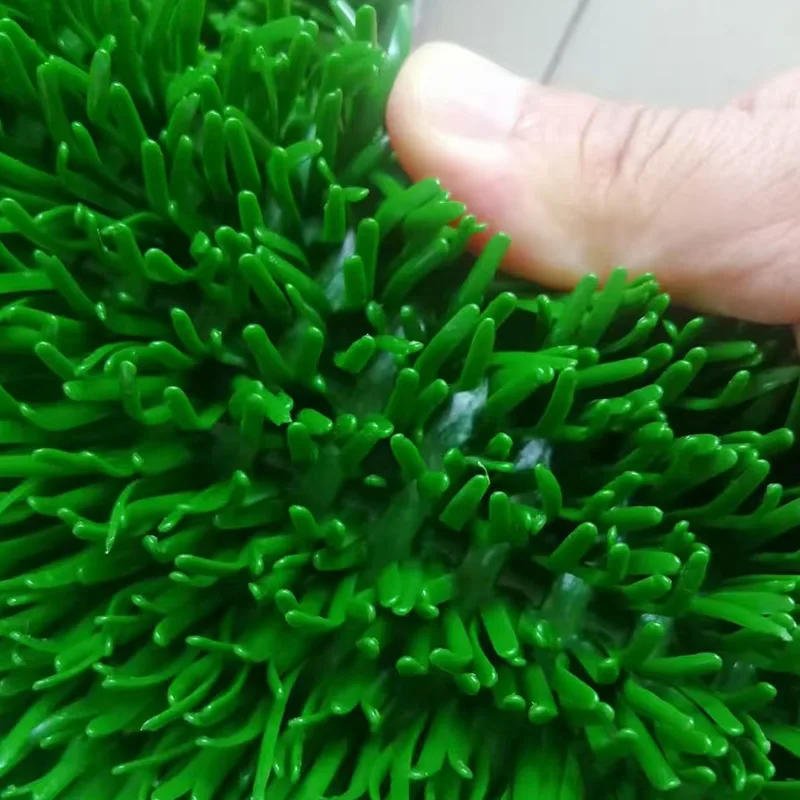 Gold-Catching Grass Mat